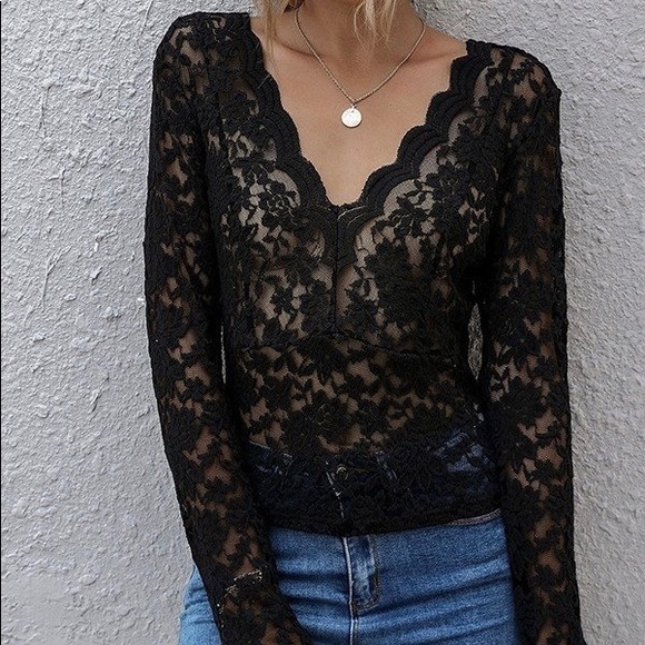 BEAUTIFUL SHORT LACE TOP - Picture 6 of 7